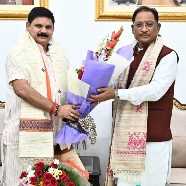 मुख्यमंत्री विष्णु देव साय से केन्द्रीय कोयला एवं खान राज्य मंत्री सतीश चन्द्र दुबे ने की सौजन्य मुलाकात