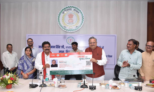 विधानसभा अध्यक्ष को आयुष्मान वय वंदना कार्ड बनाकर उप मुख्यमंत्री…