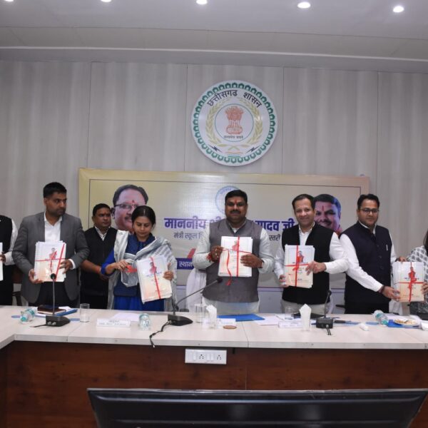 स्कूल शिक्षा मंत्री ने दुर्ग संभाग में ली समीक्षा बैठक, कहा- स्कूलों में दिखना चाहिए शिक्षा का असर