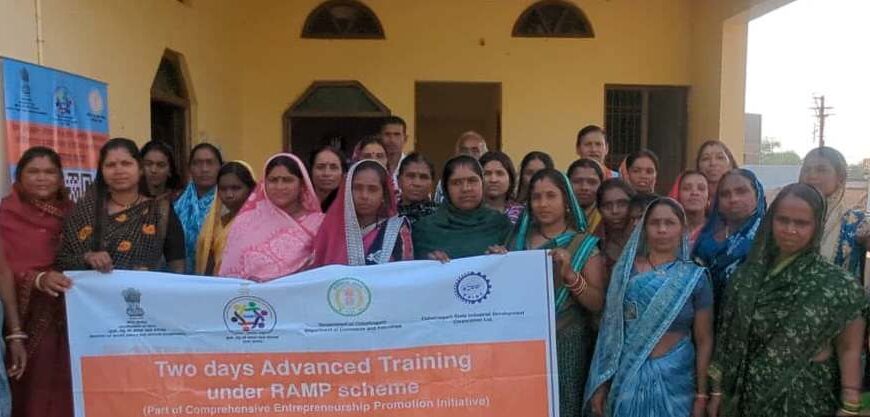 ग्राम सुकुलदैहान के हथकरघा बुनकरों को दिया गया दो दिवसीय&hellip;