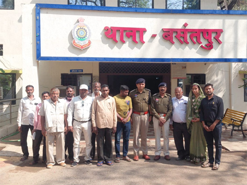 थाना बसंतपुर पुलिस की संवेदनशील पहल : 4 साल से सामाजिक बहिष्कार झेल रहे परिवार को समाज की मुख्यधारा से जोड़ा