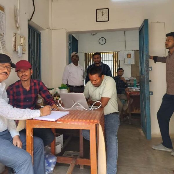 जिला जेल के कैदियों का हैंड हैल्ड एक्स-रे मशीन से टीबी जांच अभियान
