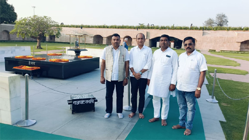 दिल्ली बैठक के बाद जिलाध्यक्ष विपिन यादव ने राजघाट पर&hellip;