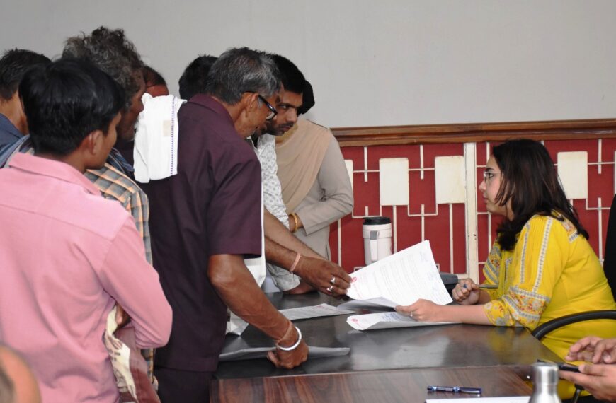 सीईओ जिला पंचायत ने जनदर्शन में सुनीं जनता की समस्याएं,&hellip;