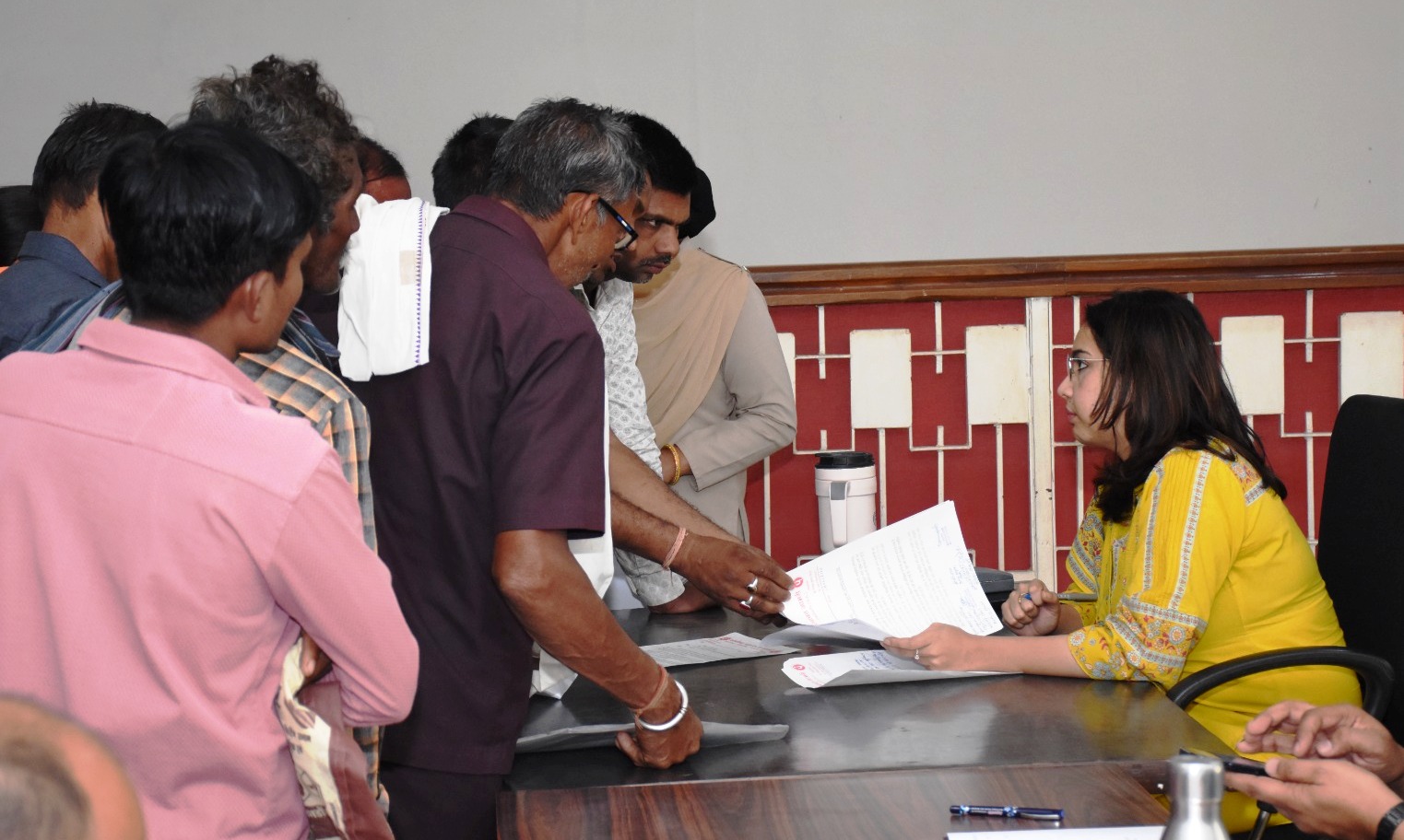 सीईओ जिला पंचायत ने जनदर्शन में सुनीं जनता की समस्याएं, अधिकारियों को त्वरित निस्तारण के निर्देश