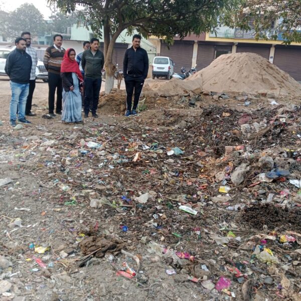 आयुक्त विश्वकर्मा ने चिखली, शांतिनगर और शंकरपुर में किया स्वच्छता निरीक्षण, नन्हे खिलाड़ियों का बढ़ाया उत्साह