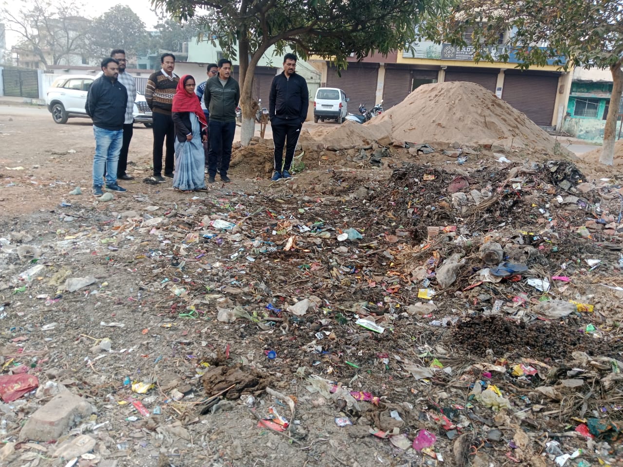 आयुक्त विश्वकर्मा ने चिखली, शांतिनगर और शंकरपुर में किया स्वच्छता निरीक्षण, नन्हे खिलाड़ियों का बढ़ाया उत्साह