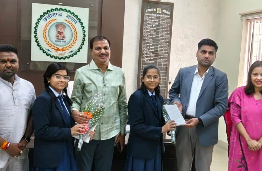 पीएम से संवाद कर लौटीं छात्राओं ने महापौर-कलेक्टर से की&hellip;