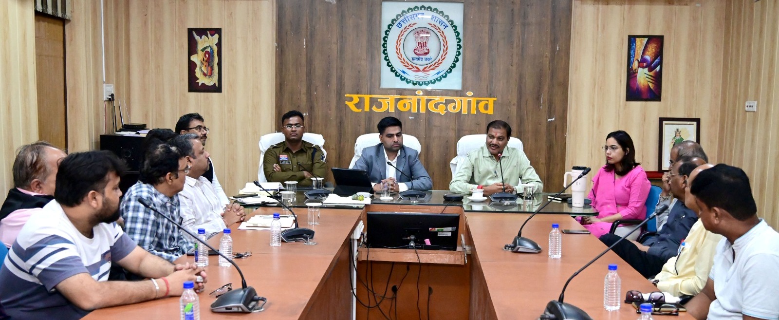 कलेक्टर की अध्यक्षता में प्रधानमंत्री सूर्यघर मुफ्त बिजली योजना की बैठक, सोलर पैनल लगाने का आव्हान