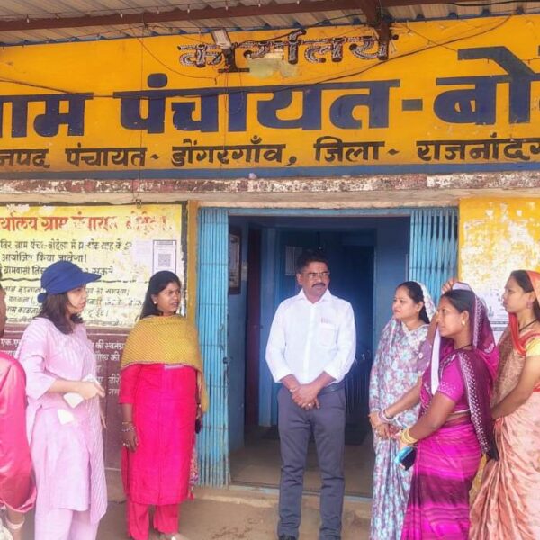 सीईओ जिला पंचायत ने पीएम आवास योजना के निर्माणाधीन आवासों का किया निरीक्षण