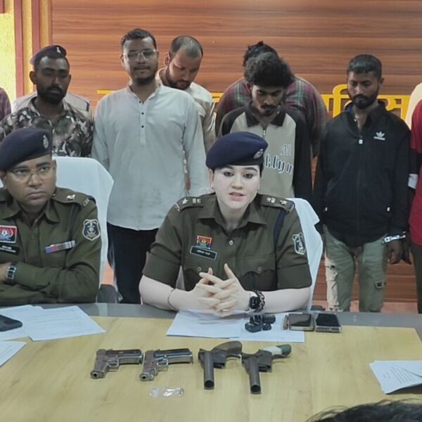 पिस्टल-कट्टों के दम पर दहशत फैलाने वाला गिरोह धरा — 7 बदमाश गिरफ्तार, 4 हथियार बरामद