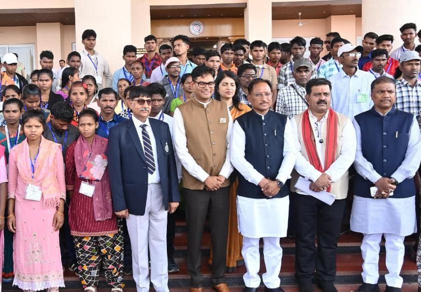 ‘गन’तंत्र से गणतंत्र तक: 120 पुनर्वासित युवाओं ने विधानसभा में देखा लोकतंत्र का जीवंत स्वरूप