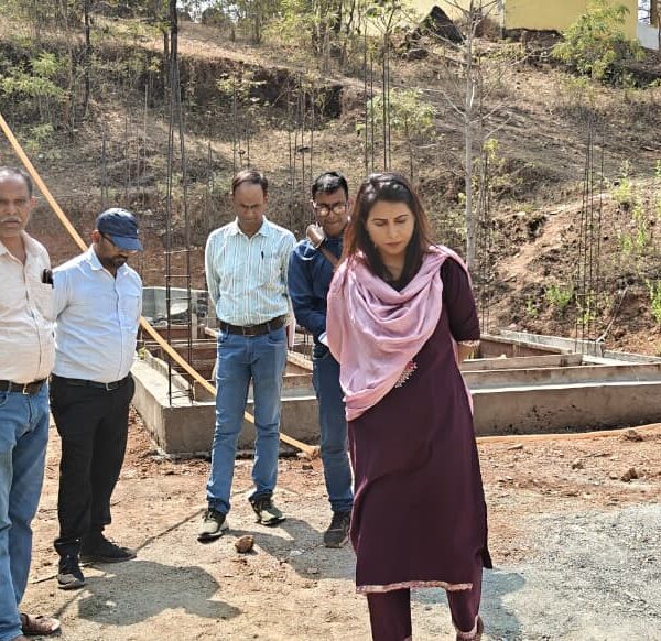 जिला पंचायत सीईओ श्रीमती भारती चंद्राकर ने गोटाटोला, मोहभट्टा व शेरपार में विकास कार्यों का किया निरीक्षण