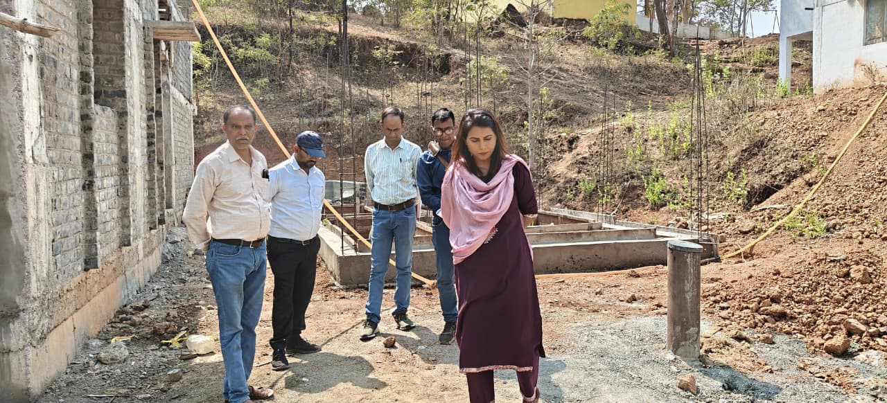 जिला पंचायत सीईओ श्रीमती भारती चंद्राकर ने गोटाटोला, मोहभट्टा व शेरपार में विकास कार्यों का किया निरीक्षण