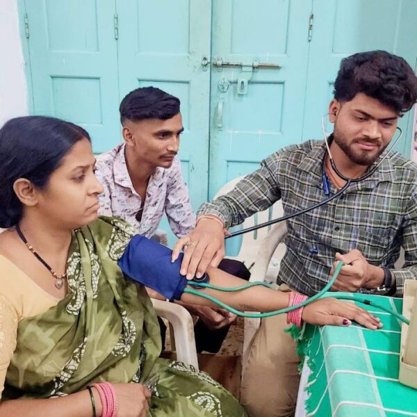 महावीर नि:शुल्क स्वास्थ्य शिविर में उमड़ी भीड़, पहले दिन 743 लोगों ने लिया लाभ