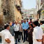महापौर ने ठेठवार पारा में नाली निर्माण का किया स्थल निरीक्षण