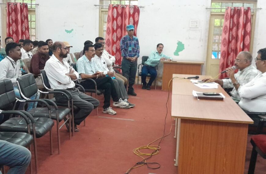 आयुक्त ने राजस्व वसूली की समीक्षा, बड़े बकायादारों के नल&hellip;