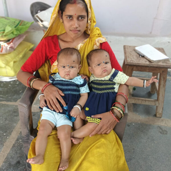 पोट्ठ लईका पहल से जुड़वा बच्चों को मिला नया जीवन, कुपोषण पर पाई जीत