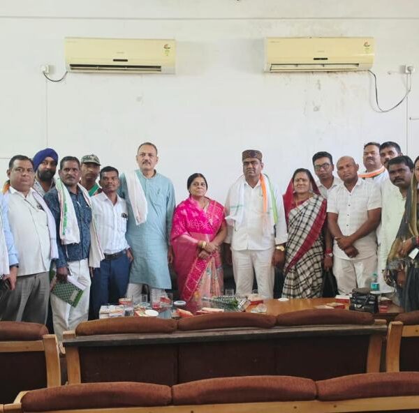 विपिन यादव का निर्देश : हर बूथ तक पहुंचे पदाधिकारी, जिला कांग्रेस की बैठक संपन्न