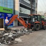 स्टेशन रोड सौंदर्यीकरण के लिए निगम ने अतिक्रमण हटाया