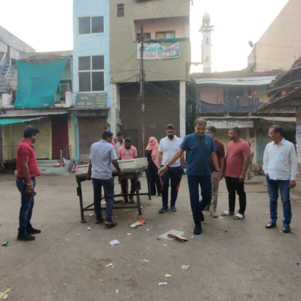 महापौर ने जय स्तम्भ गोलबाजार का निरीक्षण किया, स्वच्छता अपनाने की अपील