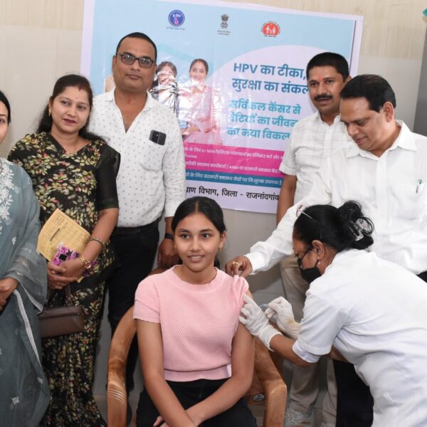 एचपीवी टीकाकरण का शुभारंभ, 23 किशोरी बालिकाओं को लगा वैक्सीन