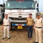 खनिजों के अवैध परिवहन पर कार्रवाई, वाहनों को थाना सौंपा