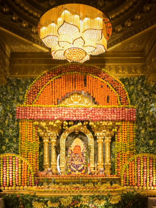 चैत्र नवरात्रि में मां बम्लेश्वरी के दरबार में उमड़ी श्रद्धालुओं की भीड़, 5 दिन में 2.35 लाख भक्तों ने माथा टेका