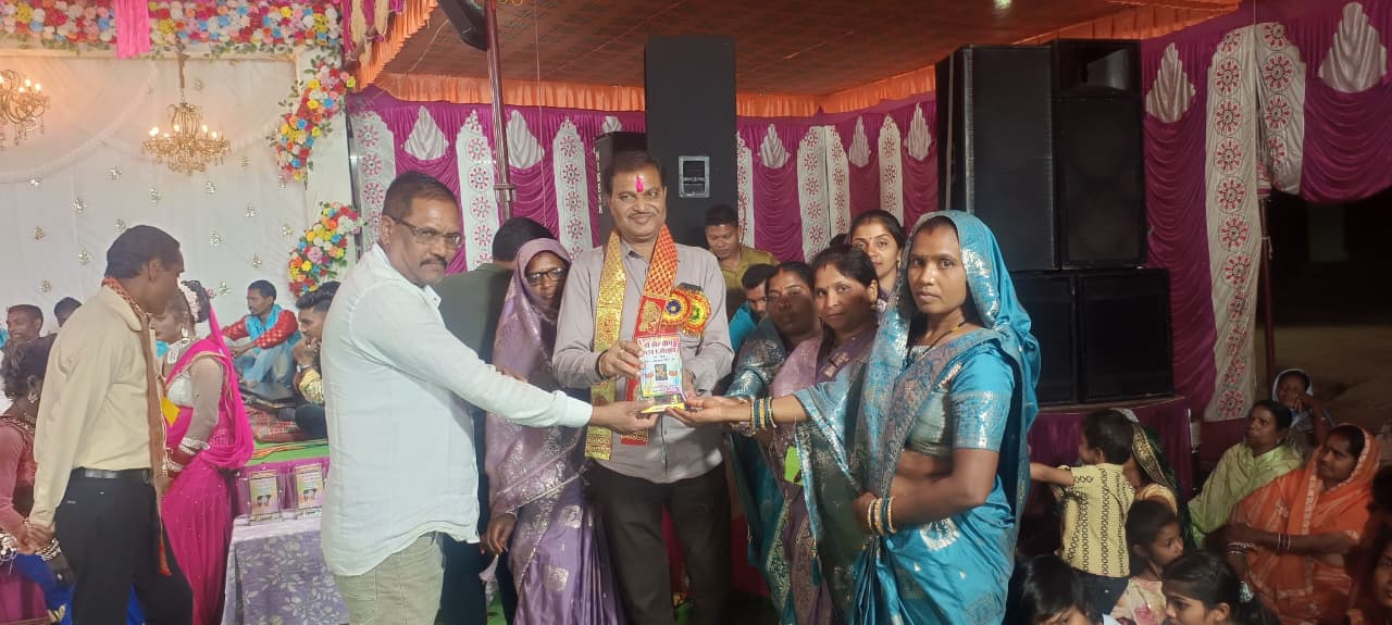 महापौर मधुसूदन ने शहर में विभिन्न वार्डों में आयोजित फाग महोत्सव में की शिरकत