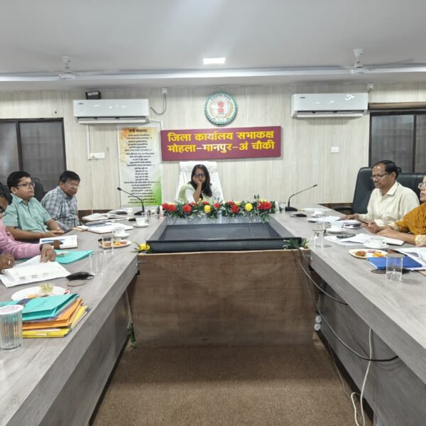 योजनाओं के क्रियान्वयन में लाएं तेजी, लक्ष्य अनुरूप करें कार्य : कलेक्टर तुलिका प्रजापति