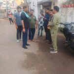 गंदे पानी की शिकायत पर महापौर पहुंचे नंदई, इंदिरा नगर और चौखड़िया पारा, पाइप लाइन जांच के निर्देश