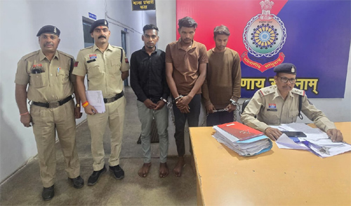 निर्माणाधीन साइट से लोहे की छड़ चोरी, पुलिस ने तीन आरोपियों को दबोचा