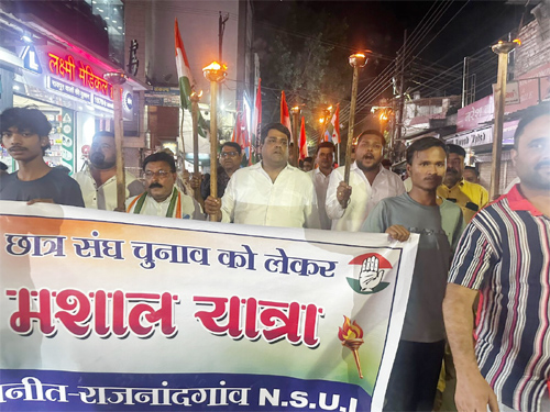 छात्र संघ चुनाव की मांग को लेकर एनएसयूआई की मशाल&hellip;