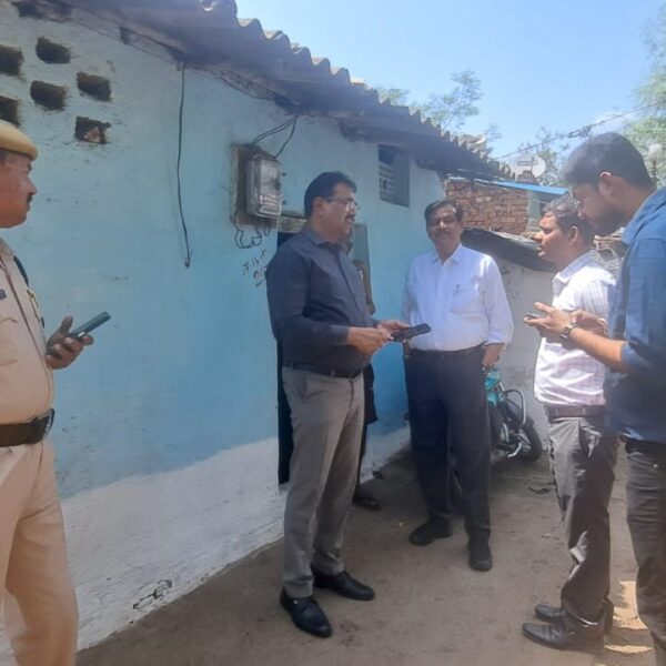 प्रधानमंत्री आवास योजना : पेण्ड्री में बहुमंजिला आवासों का निरीक्षण, गरीब परिवारों को आवास लेने प्रेरित