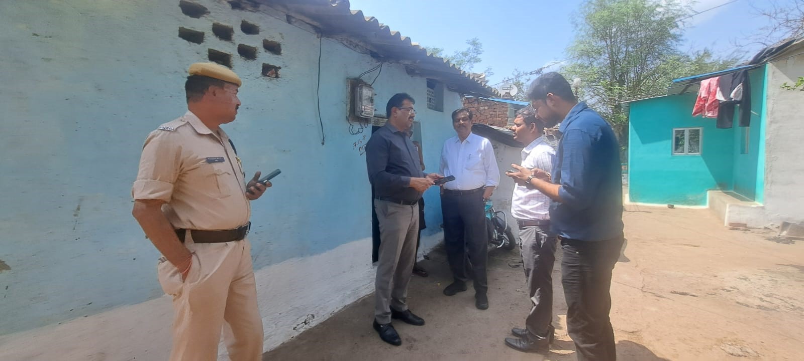 प्रधानमंत्री आवास योजना : पेण्ड्री में बहुमंजिला आवासों का निरीक्षण, गरीब परिवारों को आवास लेने प्रेरित