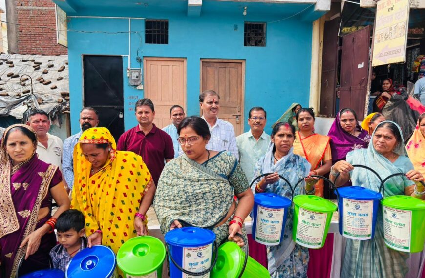 वार्ड 1 व 2 में महापौर ने किया डस्टबिन का&hellip;