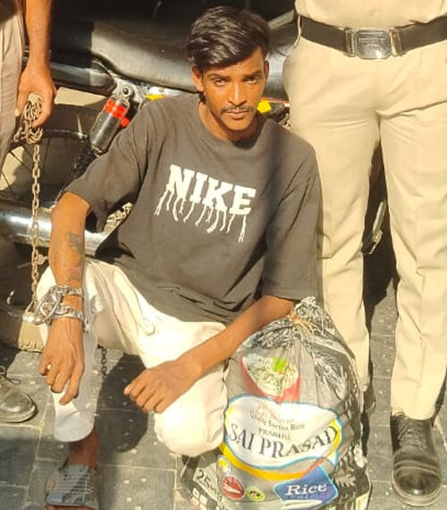 डोंगरगढ़ का आदतन कोचिया शराब के साथ गिरफ्तार, बाइक भी&hellip;