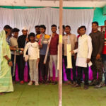 कोठीटोला में कम्युनिटी पुलिसिंग के तहत बच्चों को खेल सामग्री वितरित