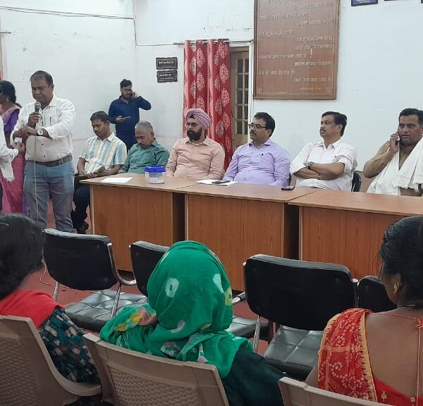 वर्षो से किराये में रहने वाले 21 परिवारों को मिला स्वयं का आवास