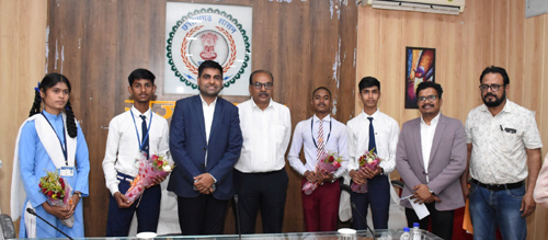 राजनांदगांव में शिक्षा का नया कीर्तिमान, कलेक्टर ने मेधावी विद्यार्थियों को किया सम्मानित