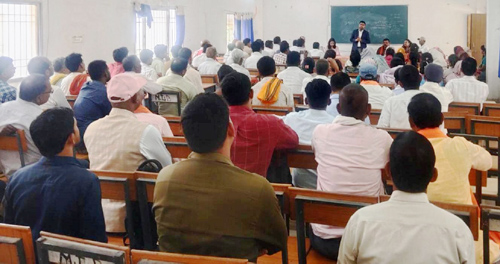 कलेक्टर ने सरपंचों के साथ की बैठक, विकास कार्यों में&hellip;