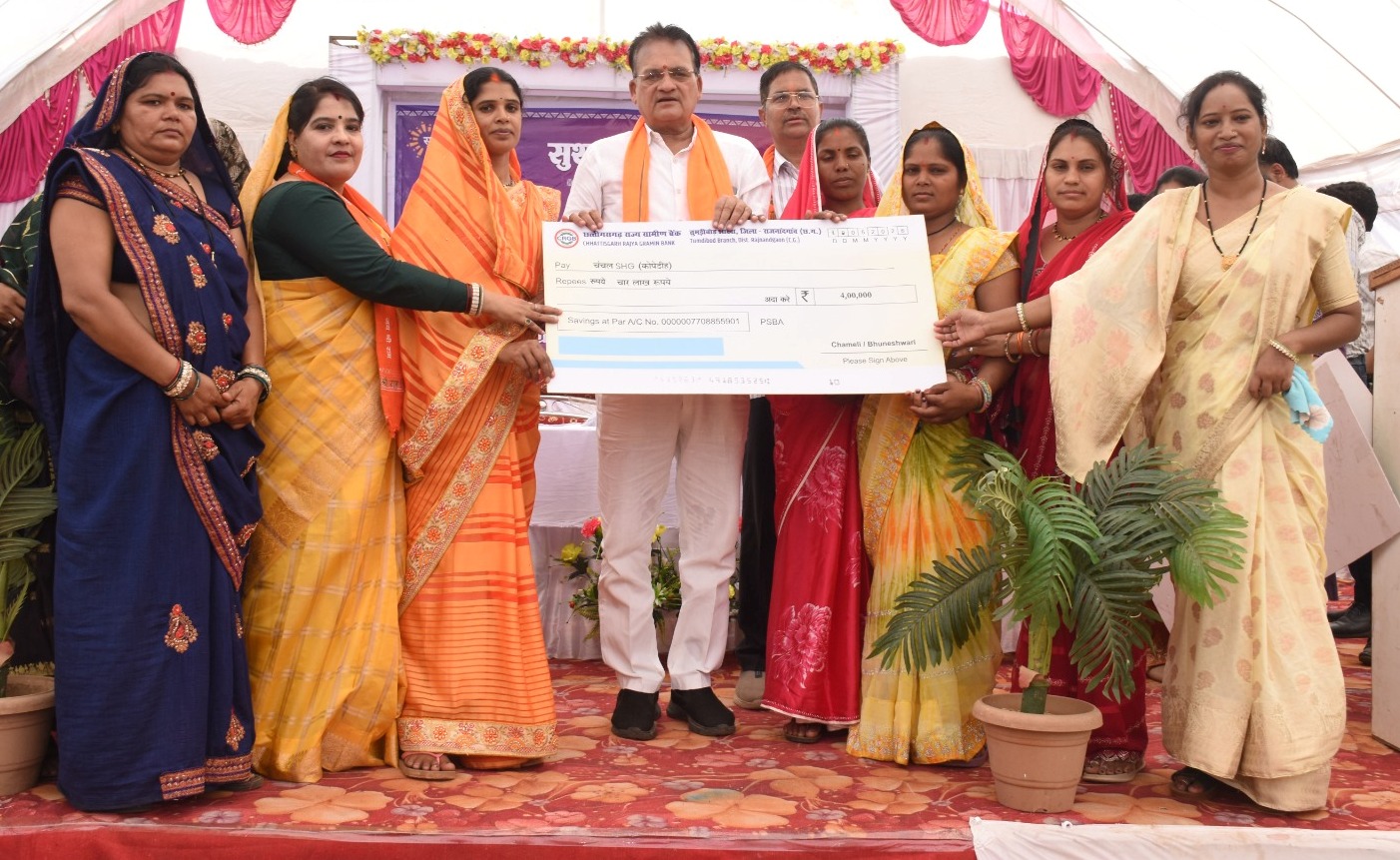 तुमड़ीबोड़ में खुला शिकायतों का पिटारा, मिले 1292 आवेदन : 5 परिवारों को मिला सपनों का घर, महिला समूहों को बांटे 15.5 लाख रुपए