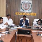 सड़क सुरक्षा को लेकर सख्त निर्देश, नियम तोड़ने वालों पर होगी चालानी कार्रवाई : कलेक्टर