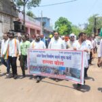 अधूरे अंडरब्रिज पर कांग्रेस नेता आसिफ का आंदोलन, रेलवे प्रशासन ने कार्य प्रारंभ करने का लिखित आश्वासन दिया