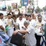 महावीर चौक में कांग्रेसजनों का आक्रामक प्रदर्शन, आम लोगों से संवाद कर गिनाईं महंगाई की मार