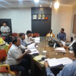 महापौर ने की निर्माण कार्यों की समीक्षा : डामरीकरण और नाली निर्माण के कार्य बारिश से पहले पूरा करने के कड़े निर्देश