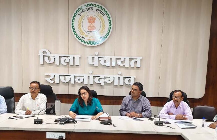 सीईओ जिला पंचायत ने पंचायत एवं ग्रामीण विकास विभाग की योजनाओं की समीक्षा की