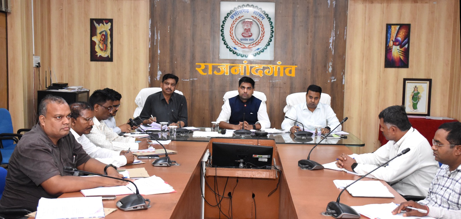 नक्शा बटांकन की धीमी प्रगति पर कलेक्टर ने जताई नाराजगी, दिए सख्त निर्देश