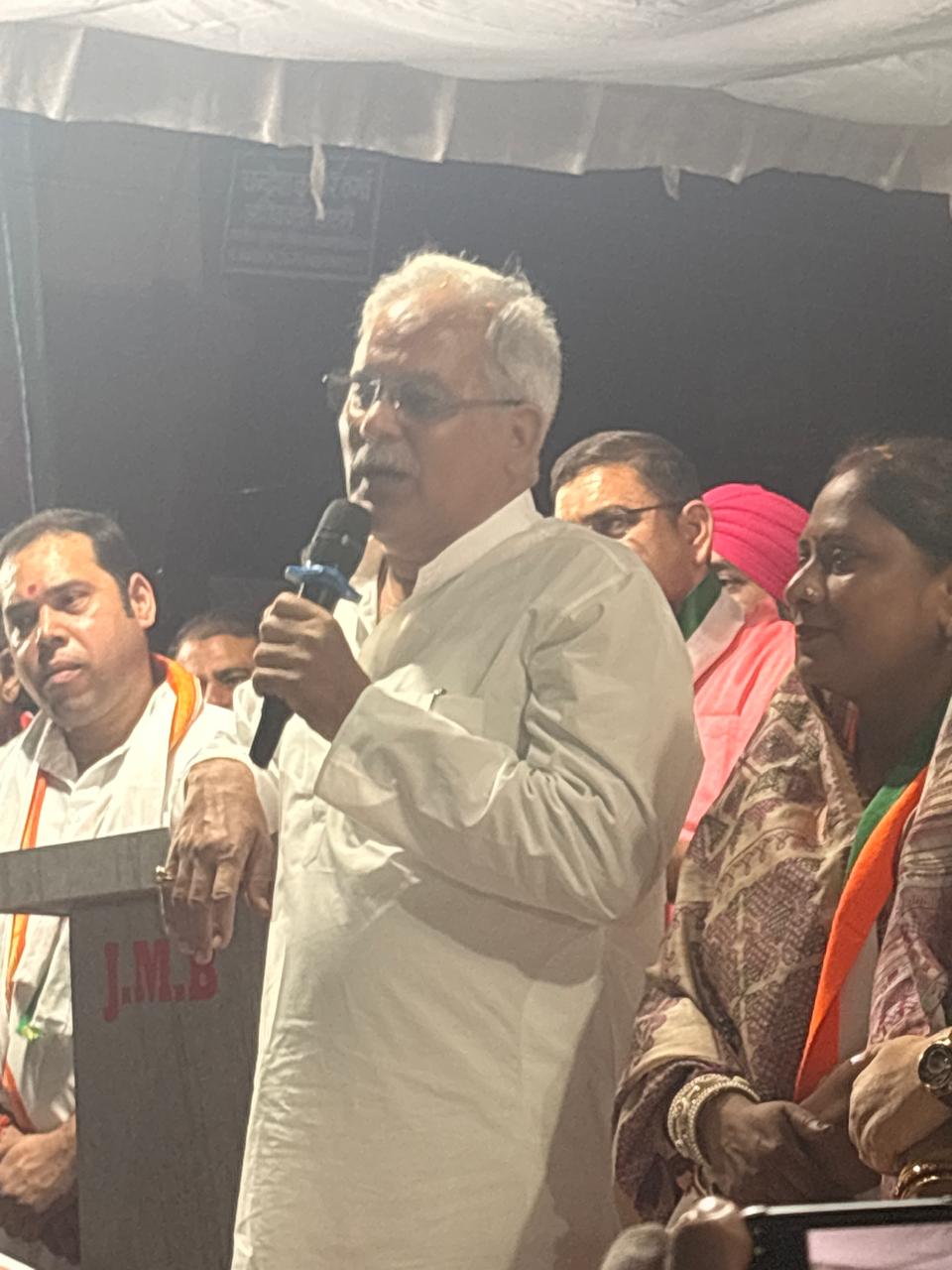 घुमका में गरजे भूपेश बघेल, बोले— “किसानों की दुश्मन बन चुकी है सरकार”