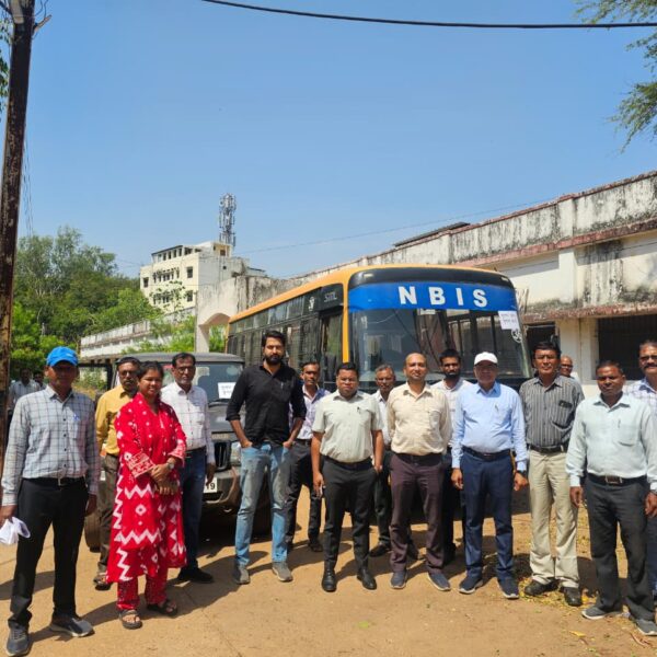 मतदान दलों की रवानगी, घुमका नगर पंचायत और पंचायत उपचुनाव के लिए तैयारियां पूरी